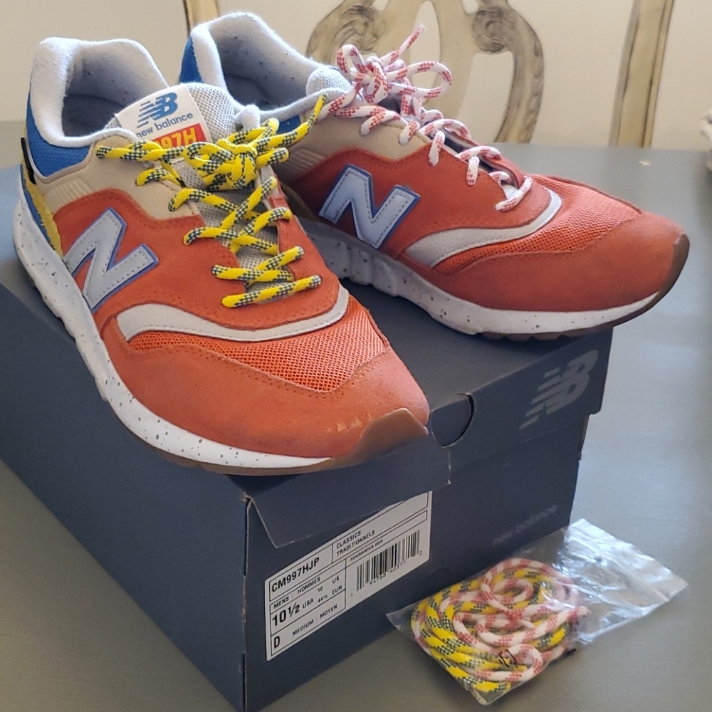 Mens New Balance classic sneakers